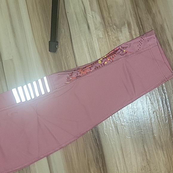 NWT Pink Active Reflective Leggings - Picture 8 of 16